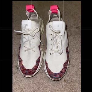 Steve Madden💗🤍 Fabric Lining and Sock Tennis Shoes